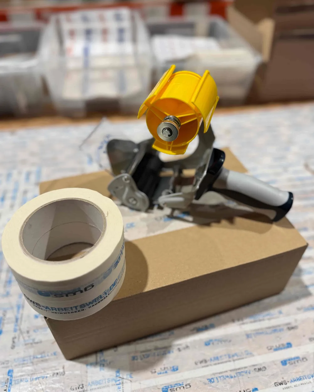 gws 416075 Packband Handabroller mit Sicherheitsmesser, TACKflap, bis 75 mm