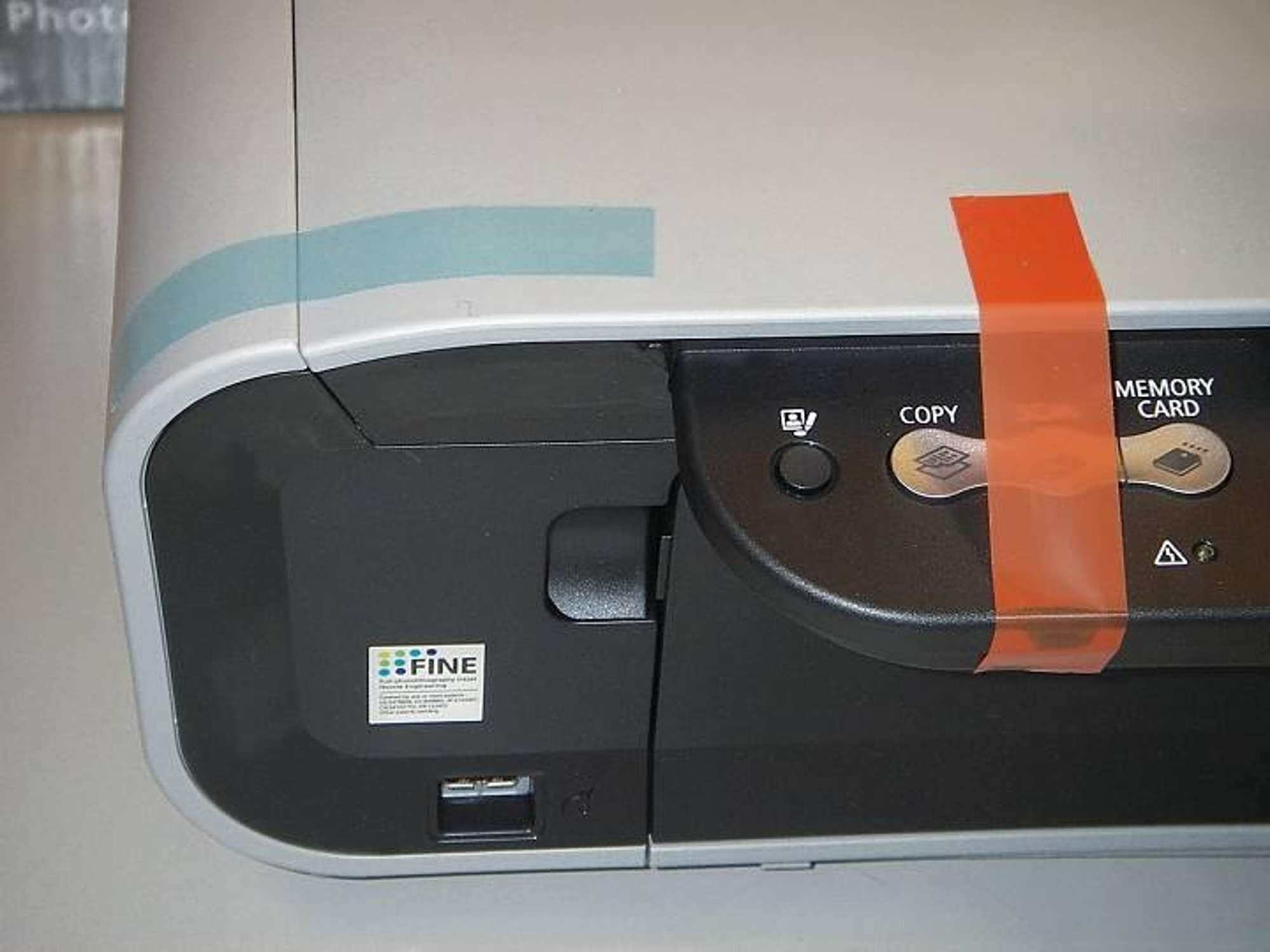 tesa Tischabroller 6090, fuer bis zu 2 Rollen (25 mm), blau-rot
